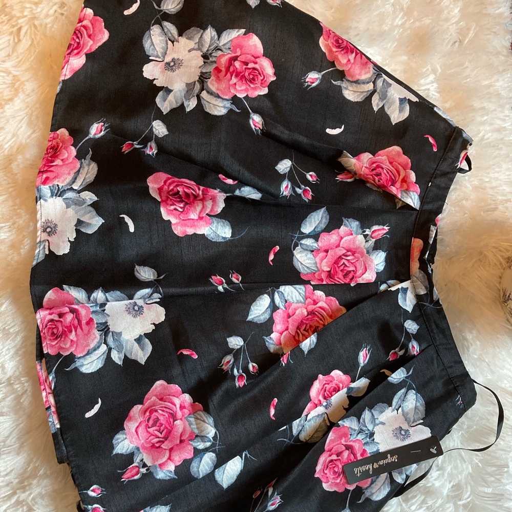 Sz 11 Sequin Hearts brand floral print skirt.